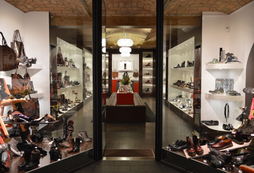 negozio scarpe alta moda